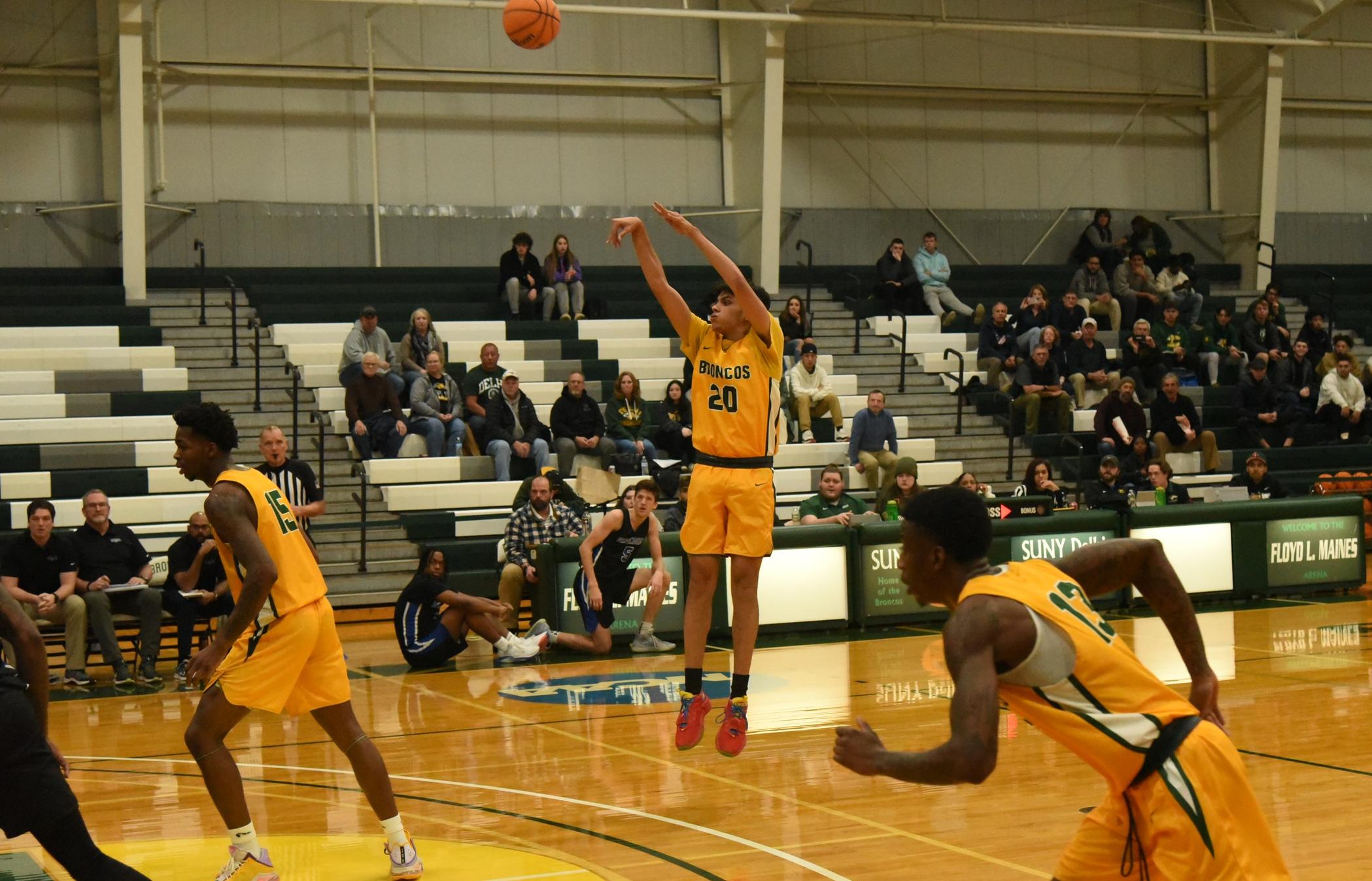 Men’s Basketball starts the year off in style with big win over Bard; Quinones breaks Block Record with huge night