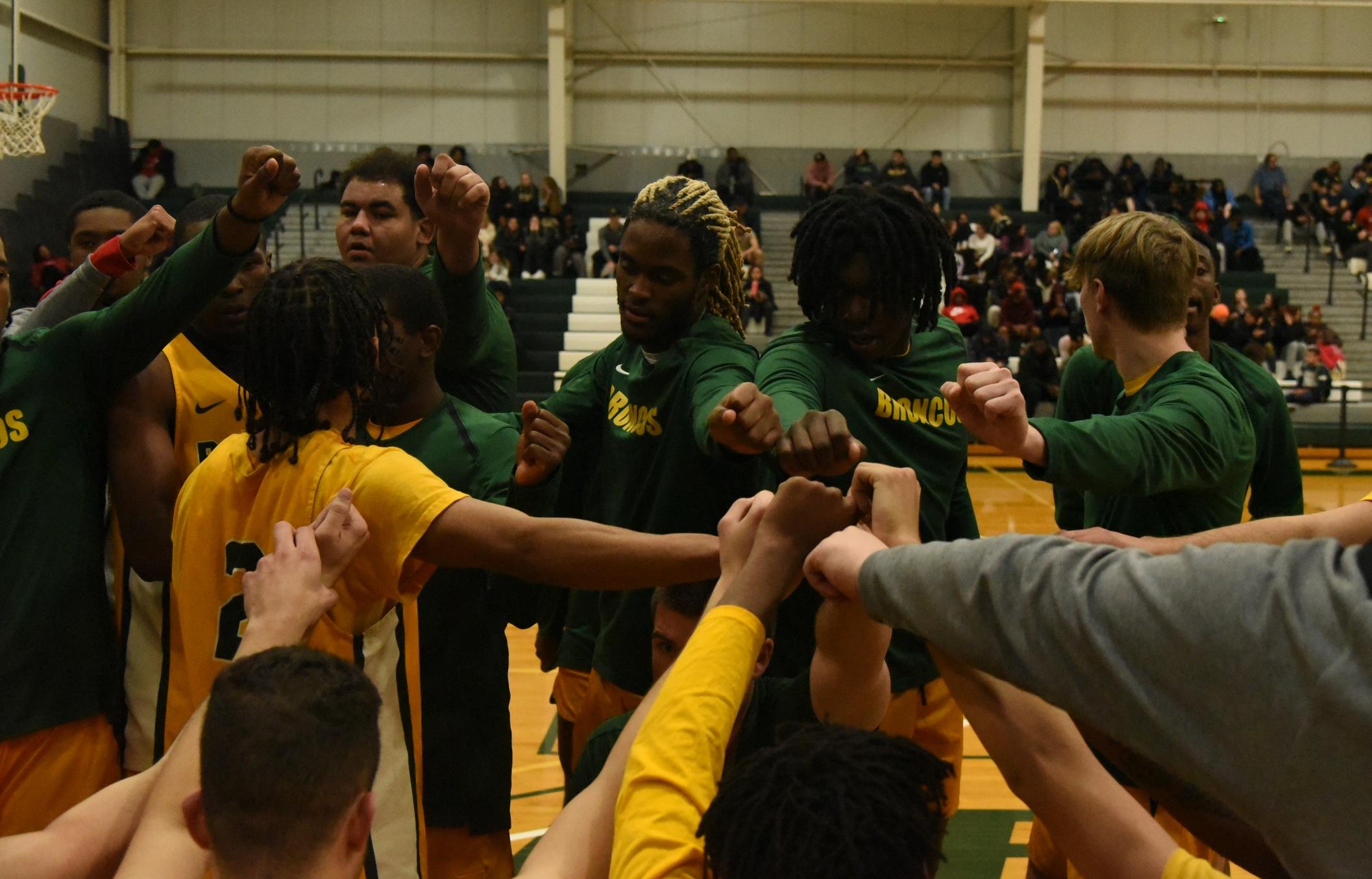 Men’s Basketball Lose double overtime thriller to UMPI 103-100