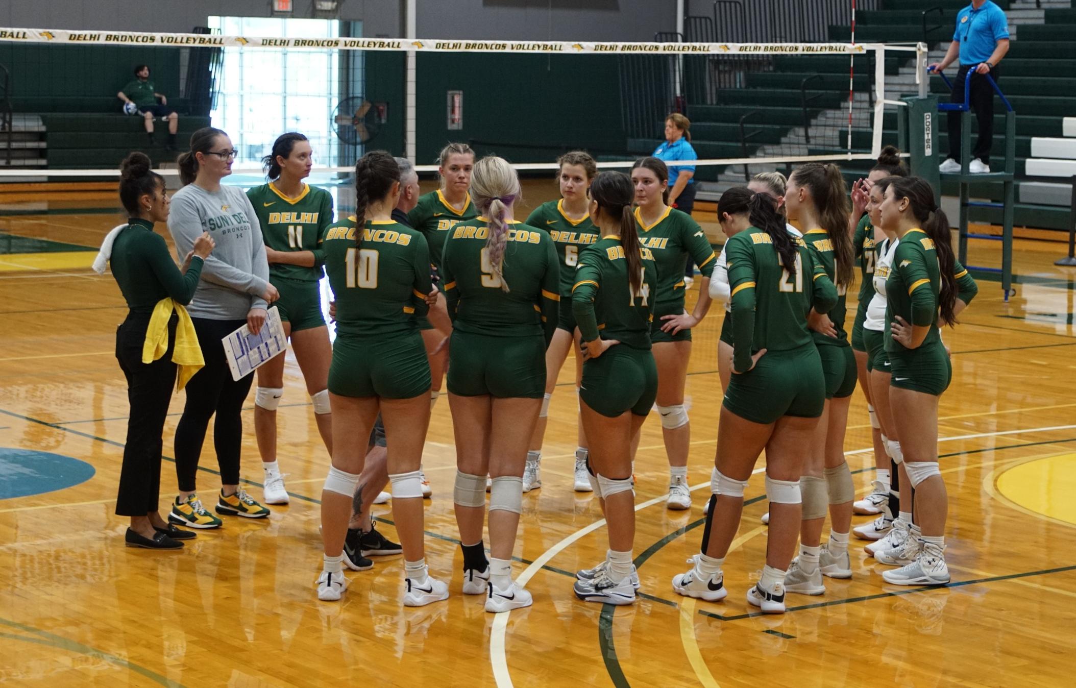 Women's Volleyball falls in three sets at Ramapo College