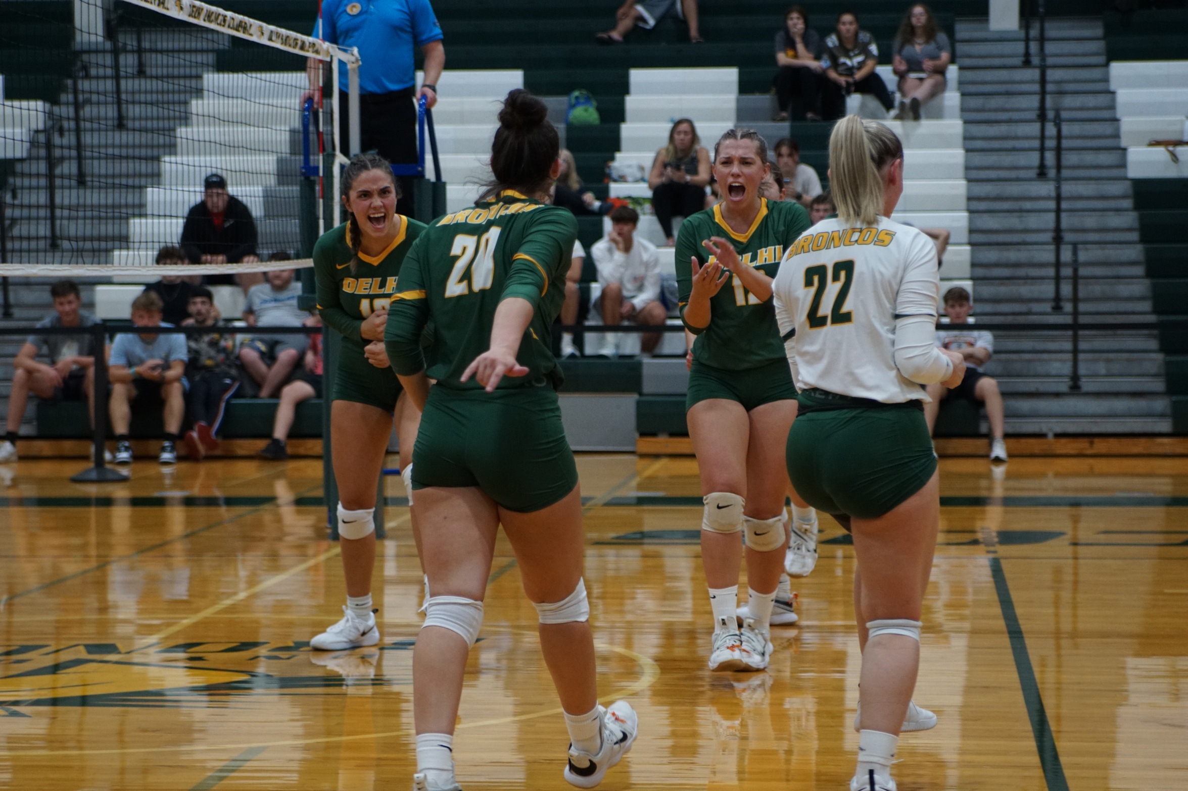 Women's Volleyball splits home opener tri-match with Husson and Wells