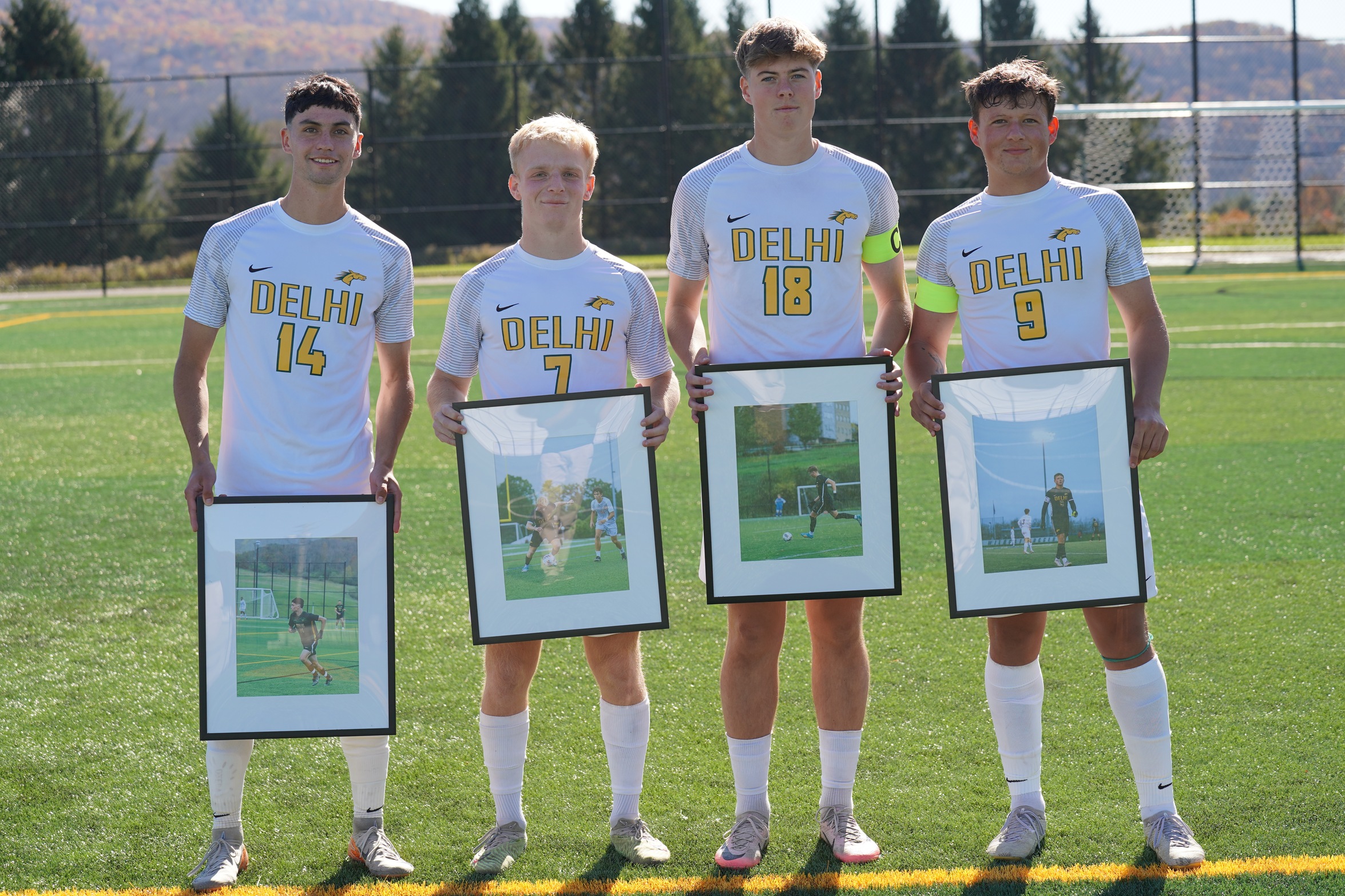 Men's Soccer Dominates On Senior Day, Velasquez-Osorio Breaks Program Goals Record