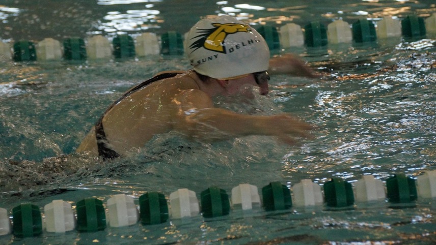 Julia Witt swimming.