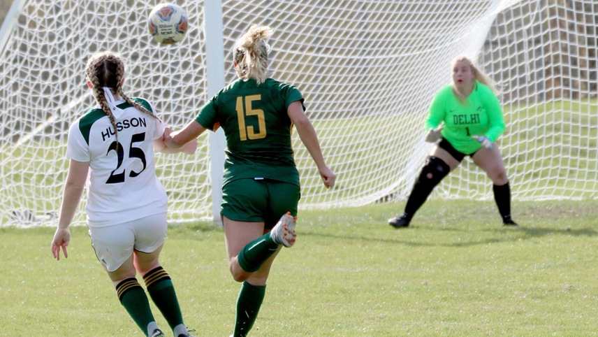 Jessica Shultis preparing for an incoming ball towards the goal.