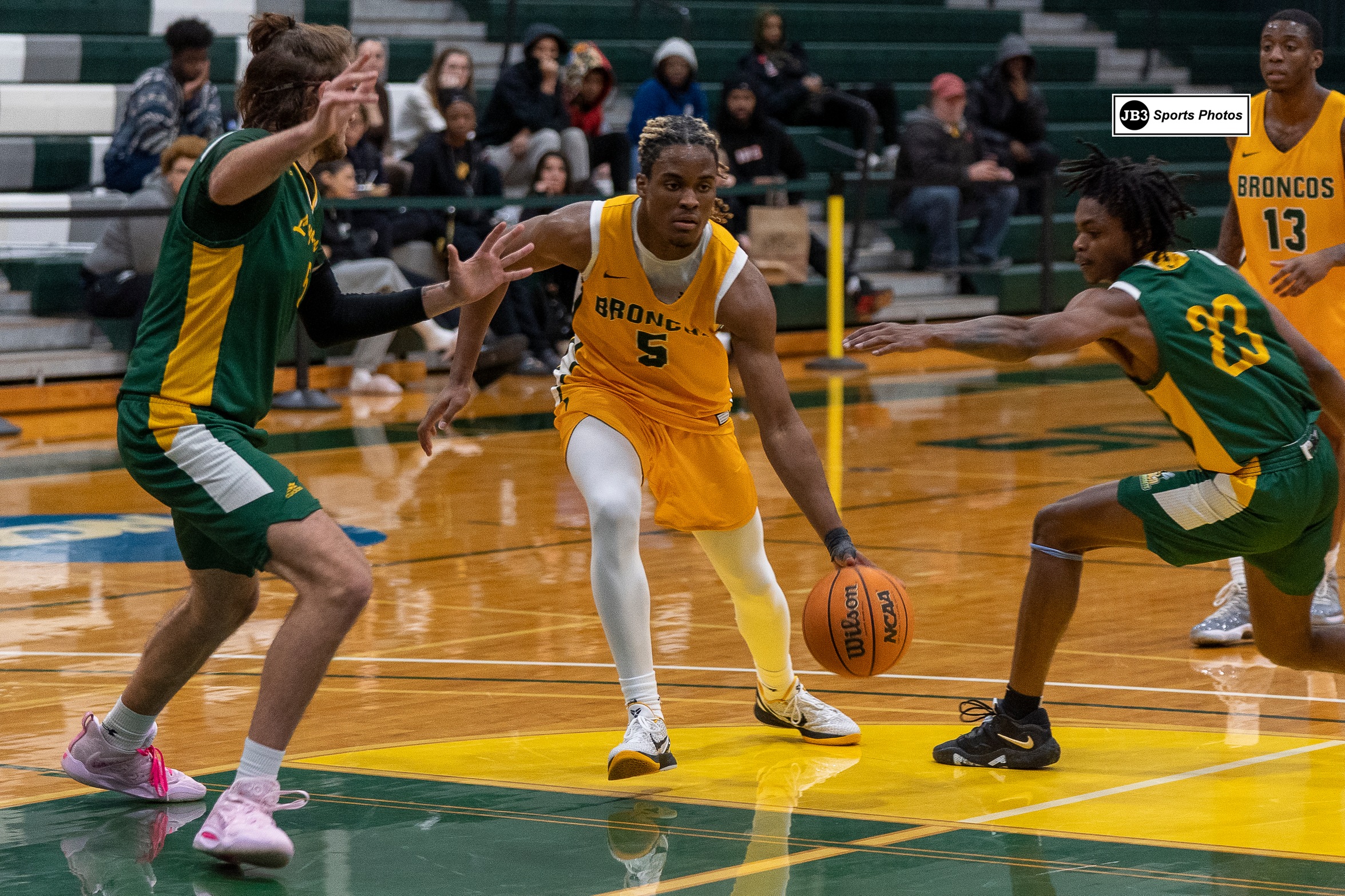 Men's Basketball Falls For First Time in Conference Play